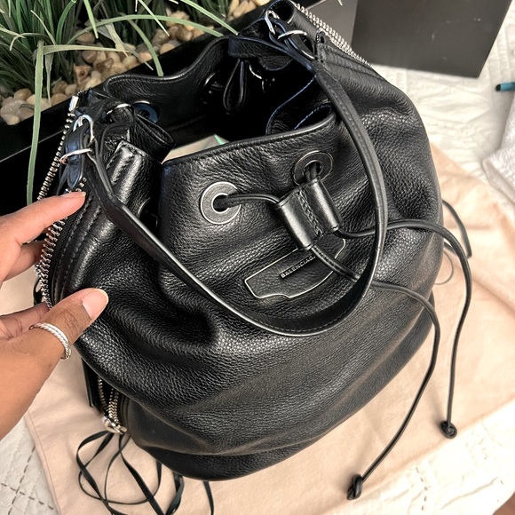 BALENCIAGA bucket papier bag. …… - Picture 14 of 17